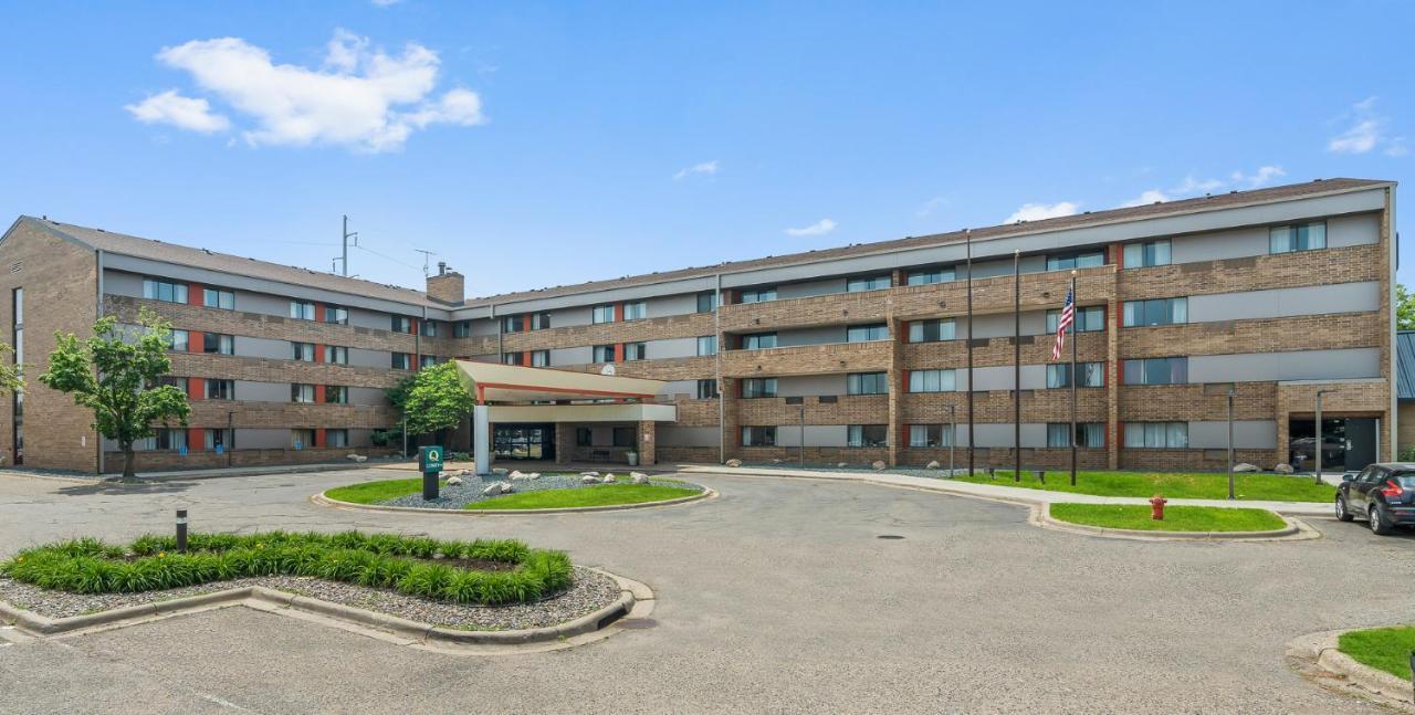 Quality Inn & Suites Mall Of America - Msp Airport Bloomington Exterior photo